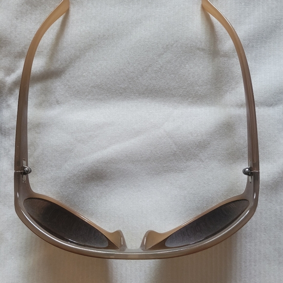 Guess sunglasses with case - Picture 4 of 5